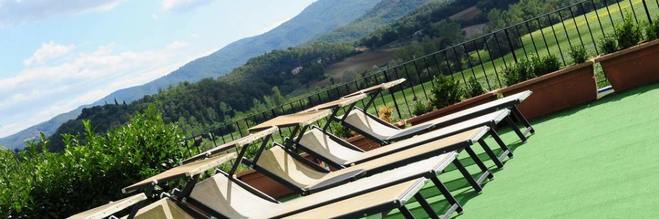 solarium-con-panorama-sulla-valle-del-sovara-agriturismo-il-sasso-